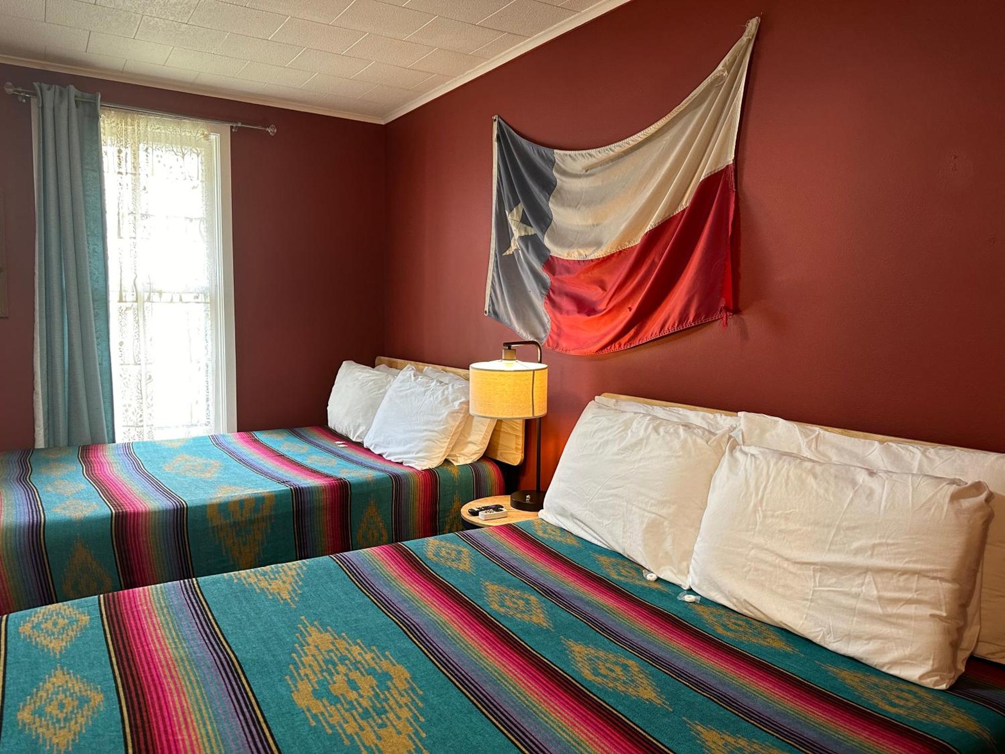 פרדריקסברג Hotel Kitsmiller On Main מראה חיצוני תמונה