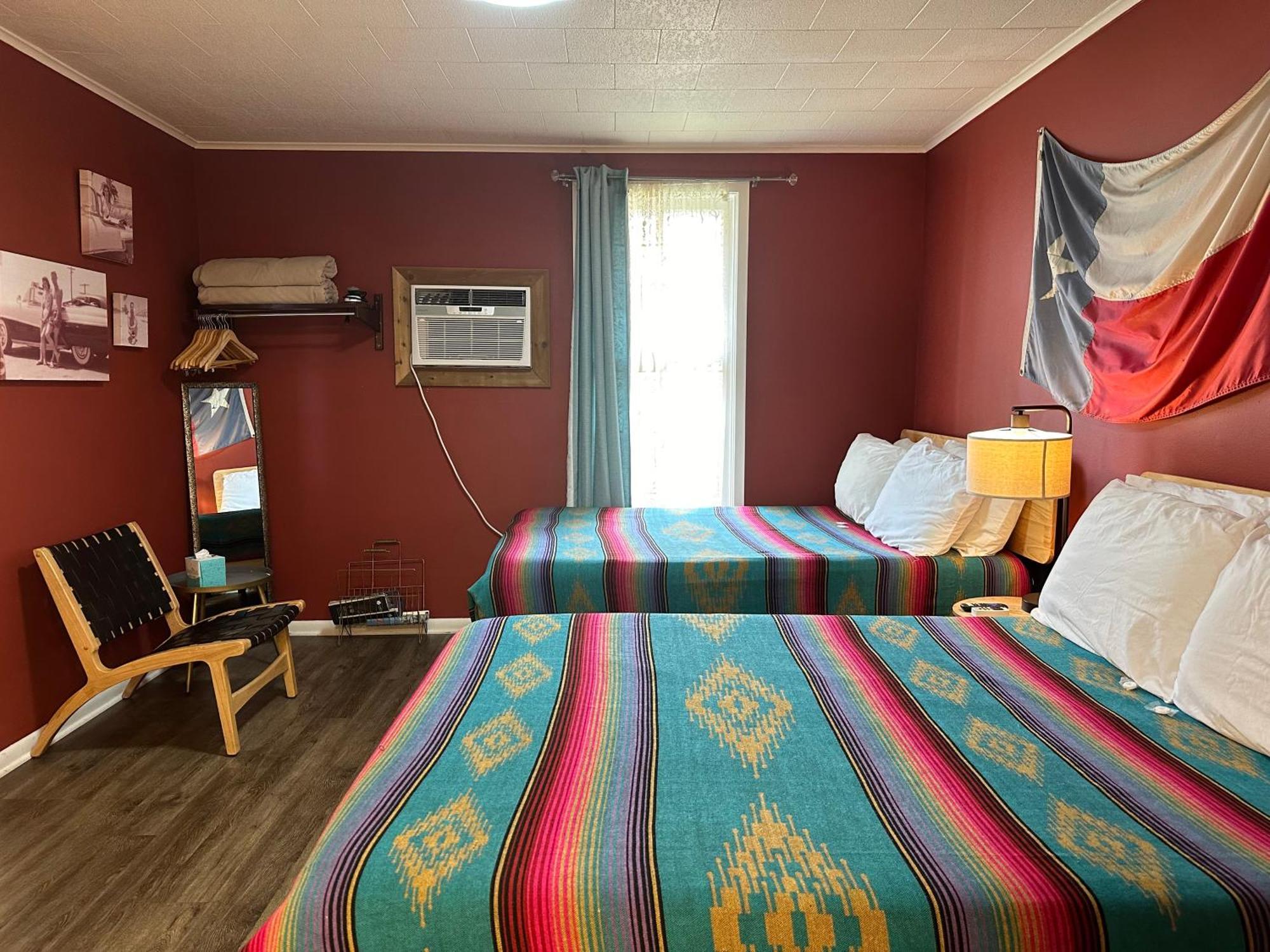 פרדריקסברג Hotel Kitsmiller On Main מראה חיצוני תמונה